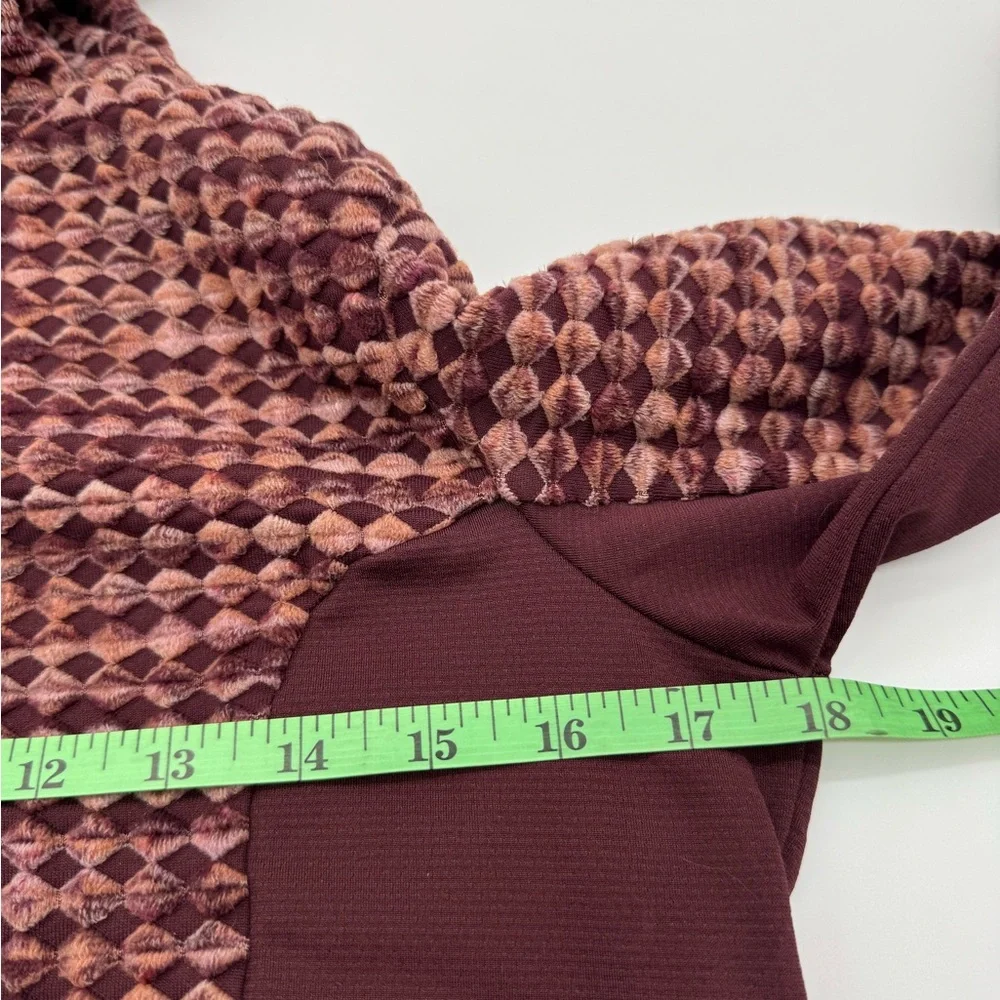 Nike‎ Pro Hyper Warm Women's Burgundy Textured Cowl Neck Pullover, Size Medium